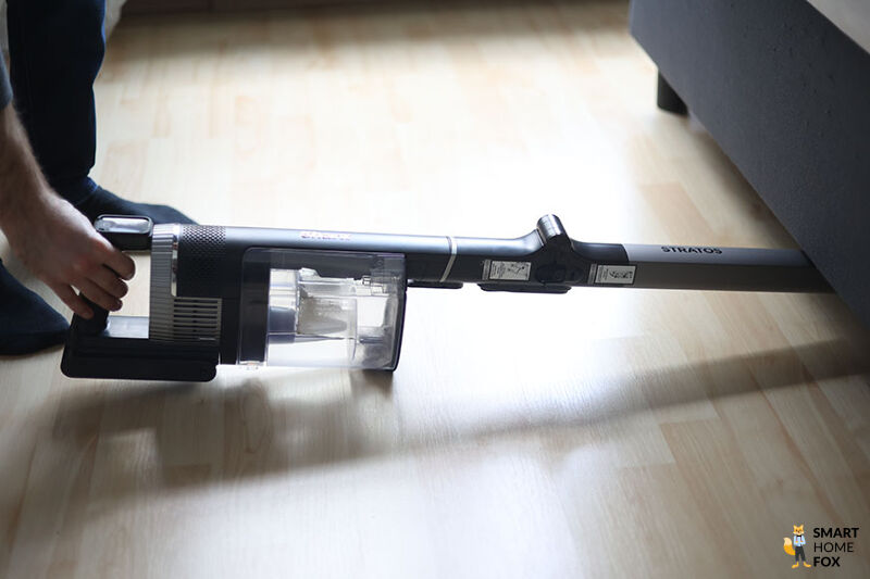 Shark Stratos: vacuuming under the bed.